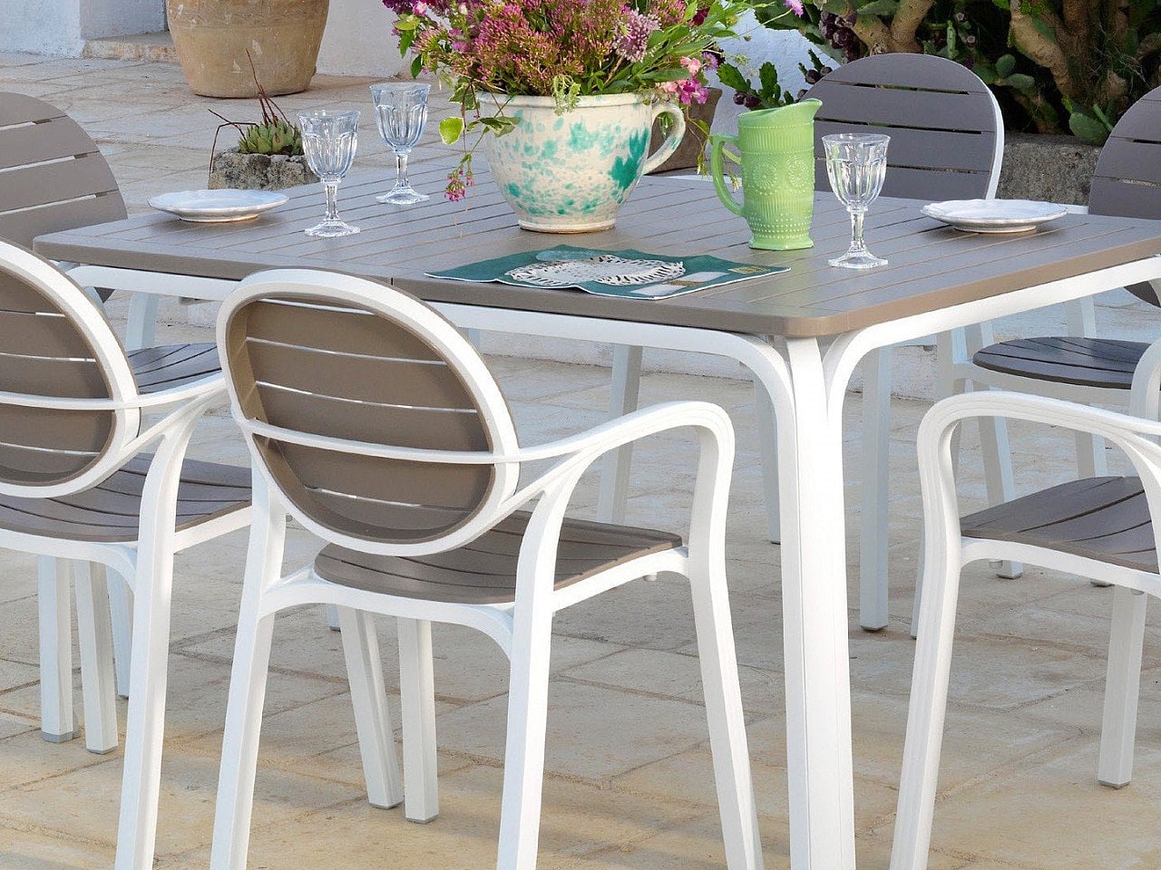 Set Tavolo Nardi color alloro primo piano sedie Set Tavolo Nardi alloro primo piano sedie